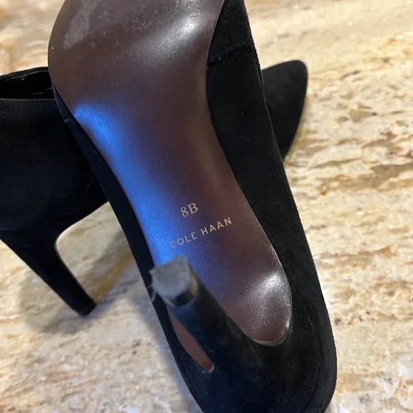 Cole Haan Grand Os black stiletto suede bootie, size 8B excellent condition - Picture 2 of 4
